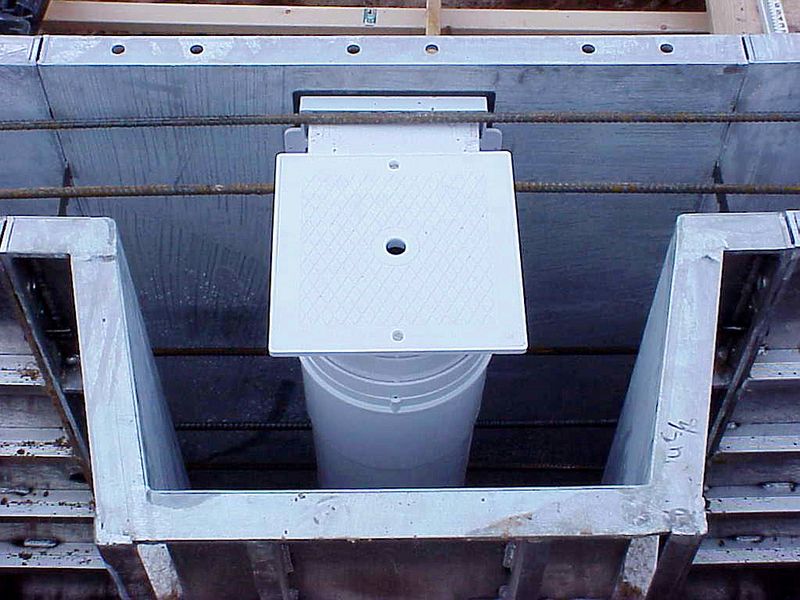 Top view of a skimmer seated inside a pilaster form before the pour